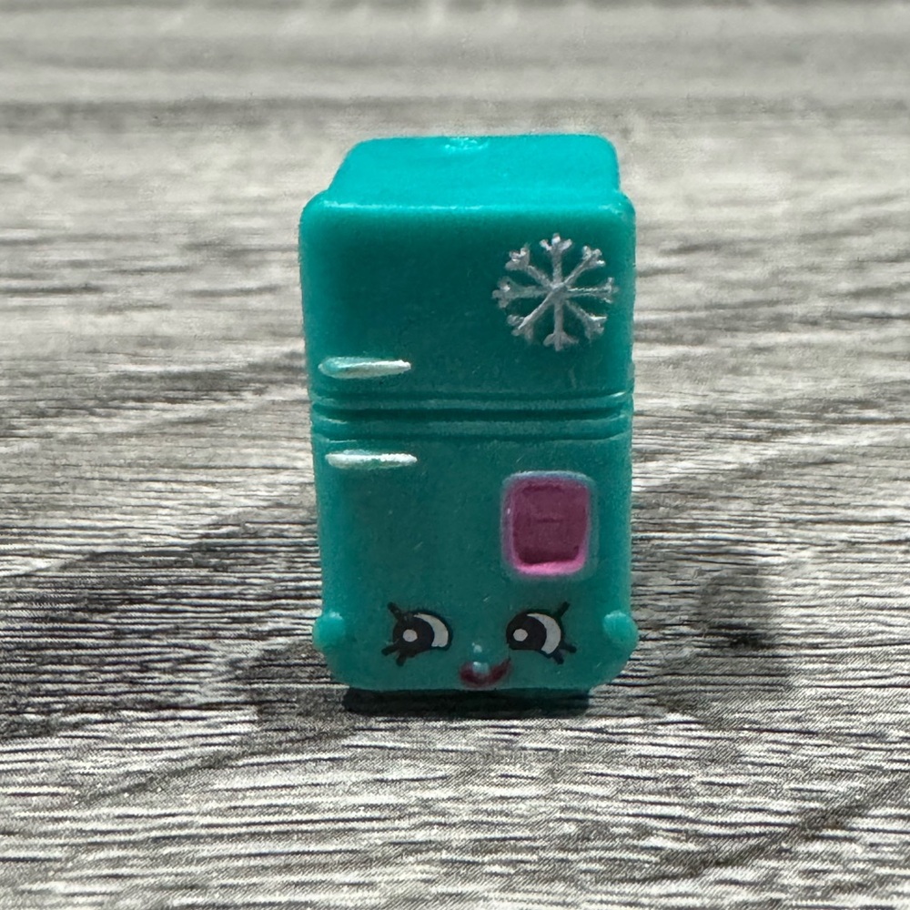 Shopkins | Homewares: Teal Frost T Fridge (3-105) - Mini Collectable Figure
